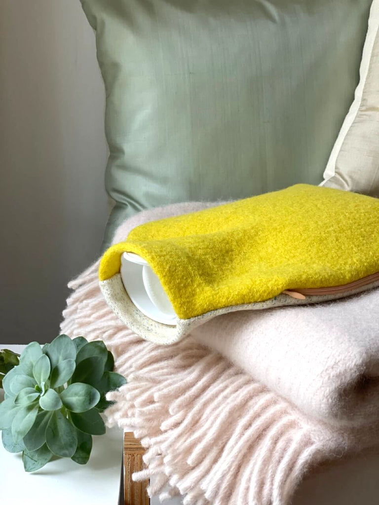 Wärmflaschenbezug aus 100% Wolle in gelb mit Reißverschluss