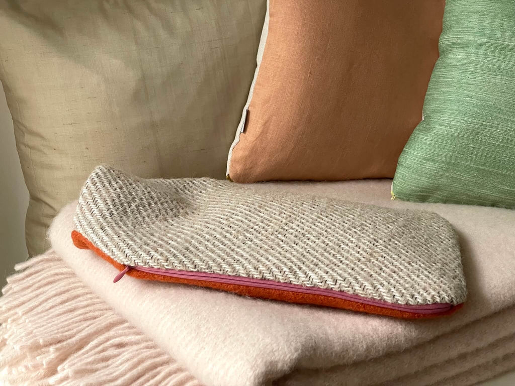 Moderner weicher Wärmflaschenbezug mit oder ohne Wärmflasche von Hugo Frosch, beige, orange und rosa