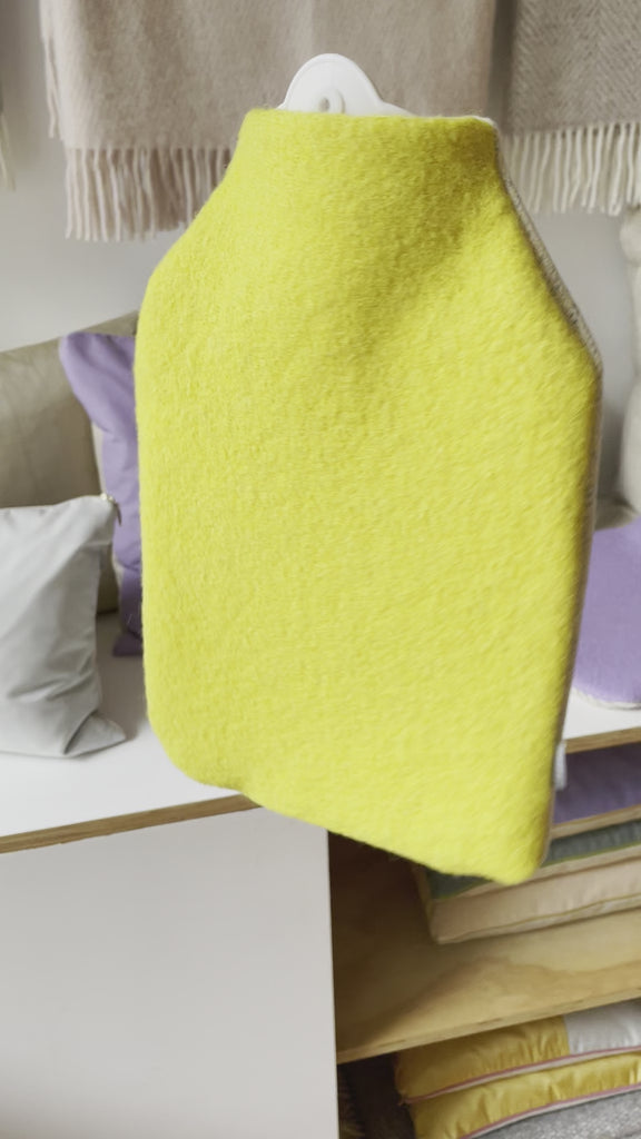 Schöne weiche Wärmflasche aus 100% Wolle in gelb mit Reißverschluss